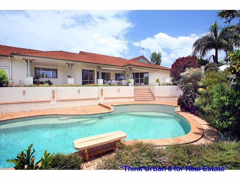 11 Preston Place, Brookfield QLD 4069